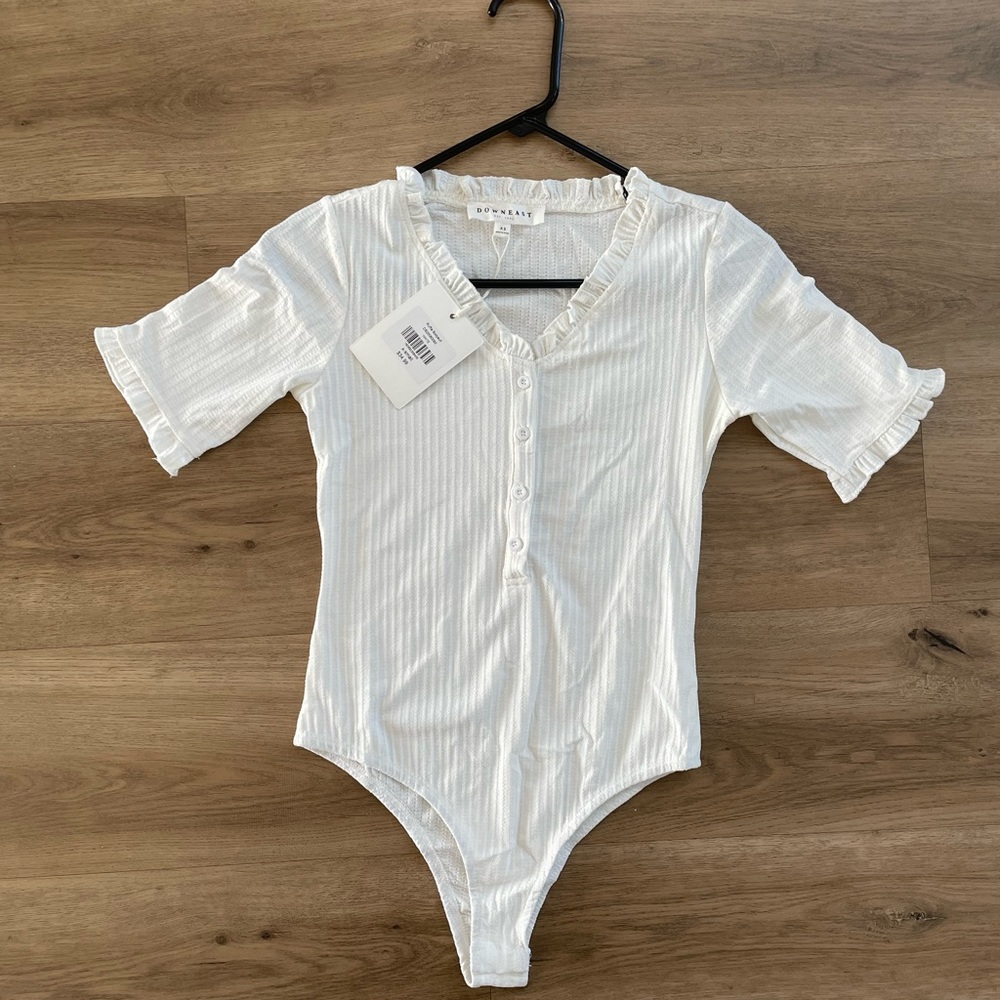 Downeast White Ruffle Bodysuit xs